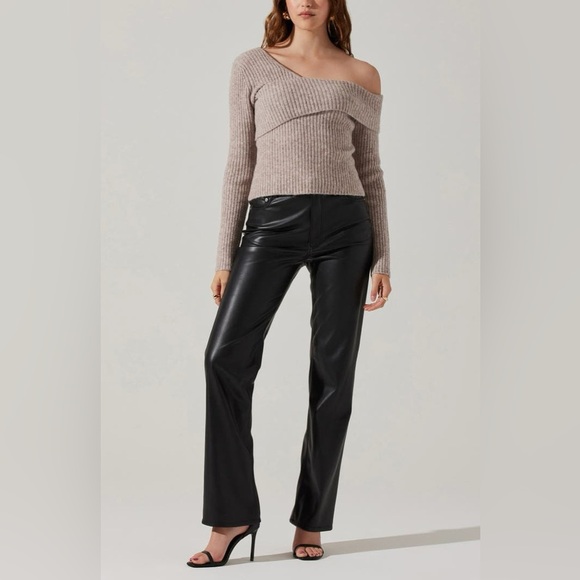 ASTR Assymetric Foldover One Shoulder Rib Sweater - Picture 6 of 12